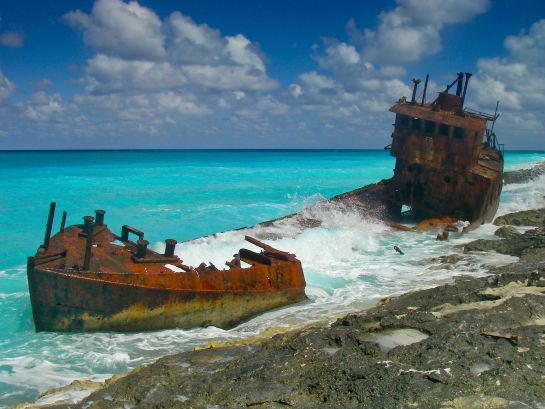 Swim the shipwreck in Bimini